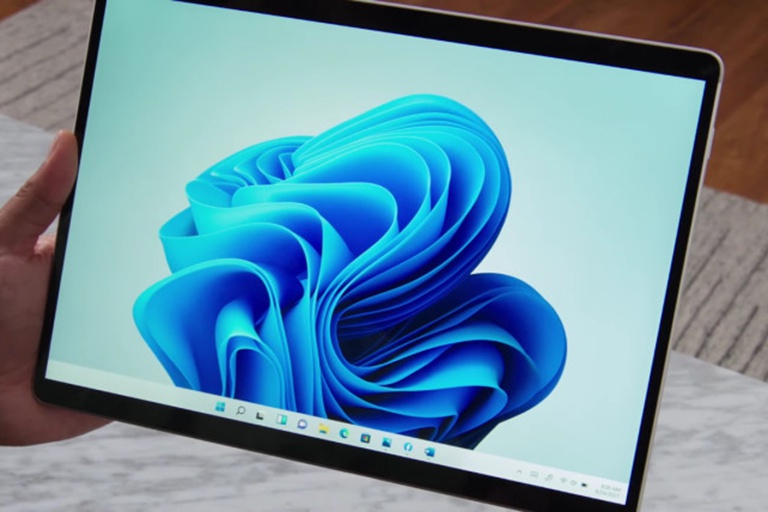 Surface Pro X 2021 sử dụng Windows 11